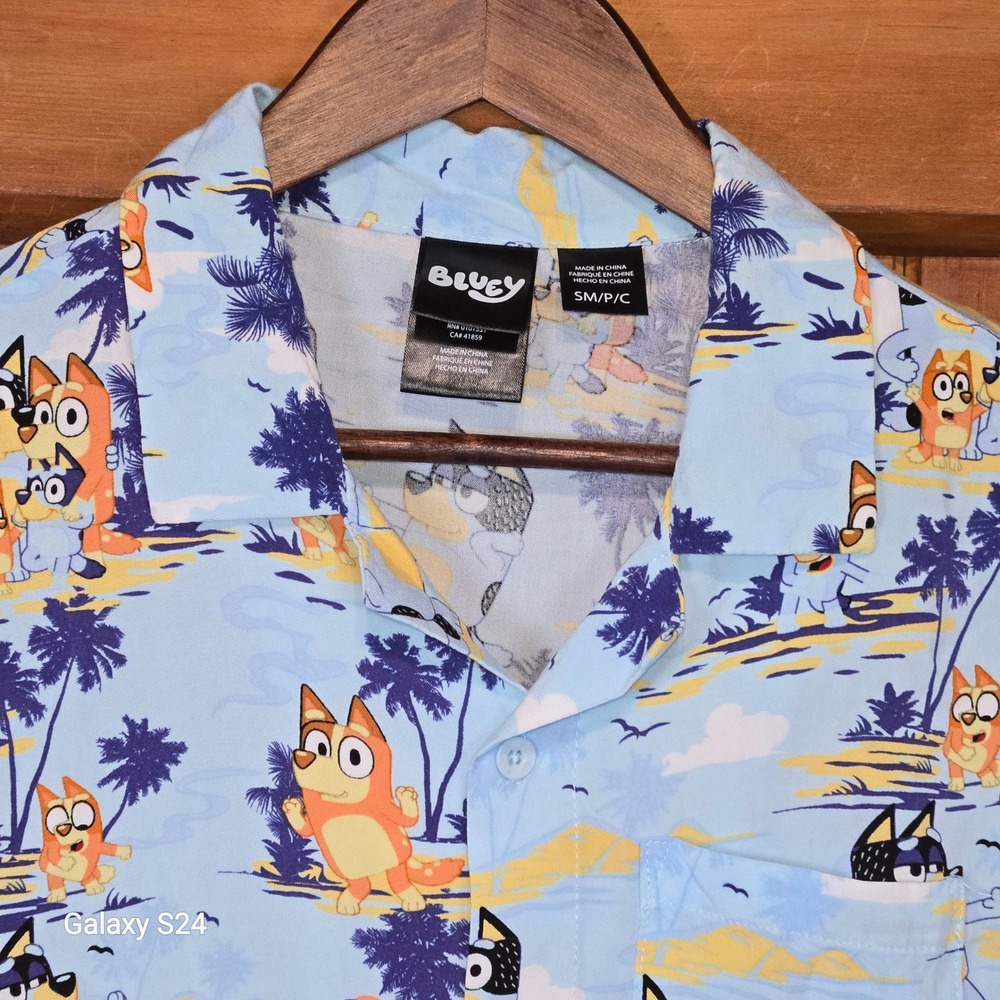 Bluey Kids Short Sleeve Button Up Shirt Tropical Beach Print Size SM‎